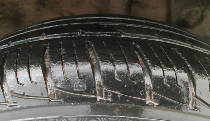 2015 Renault Duster 85 PS RXE DIESEL, Diesel, Manual, 1,32,179 km, Left Rear Tyre Tread