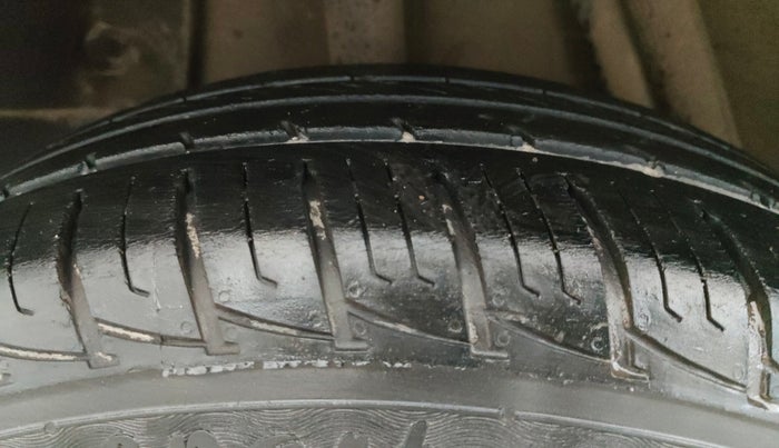 2015 Renault Duster 85 PS RXE DIESEL, Diesel, Manual, 1,32,179 km, Right Rear Tyre Tread