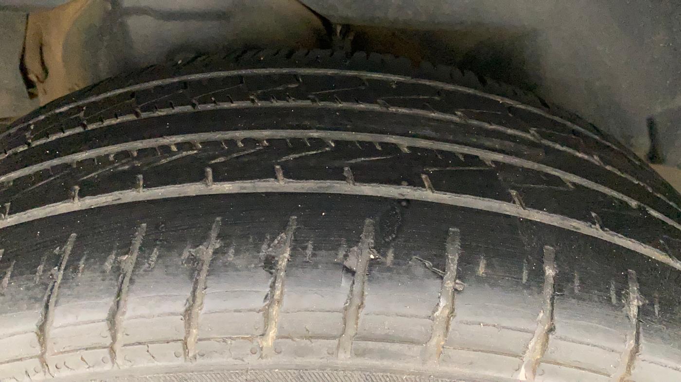 2013 Mahindra XUV500 W8, Diesel, Manual, 87,683 km, Right Rear Tyre Tread