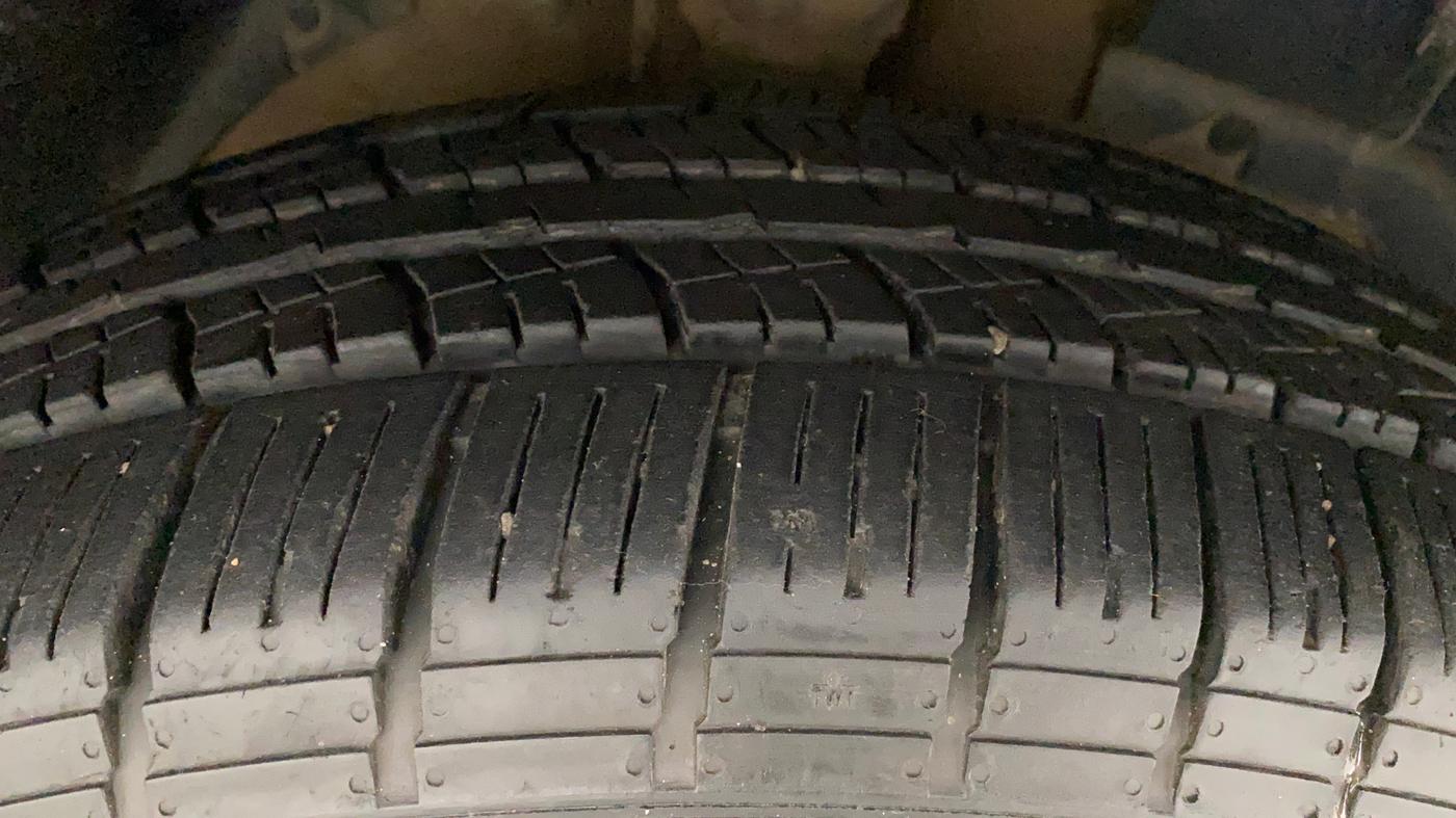 2013 Mahindra XUV500 W8, Diesel, Manual, 87,683 km, Right Front Tyre Tread