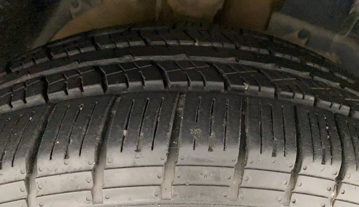 2013 Mahindra XUV500 W8, Diesel, Manual, 87,683 km, Right Front Tyre Tread