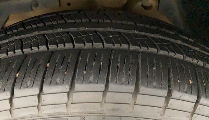 2013 Mahindra XUV500 W8, Diesel, Manual, 87,683 km, Left Front Tyre Tread