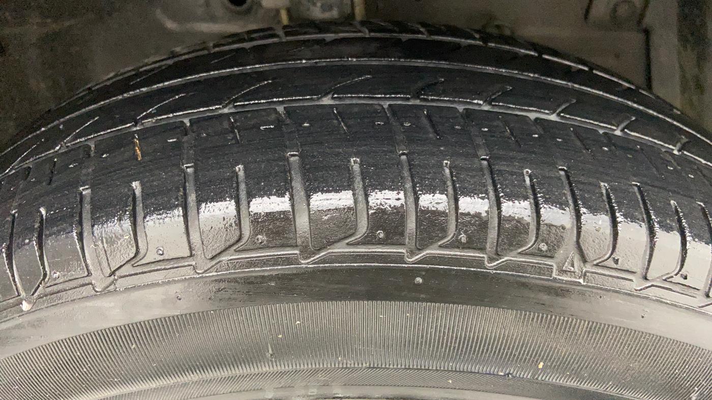 2012 Maruti Swift VXI D, Petrol, Manual, 57,503 km, Right Front Tyre Tread