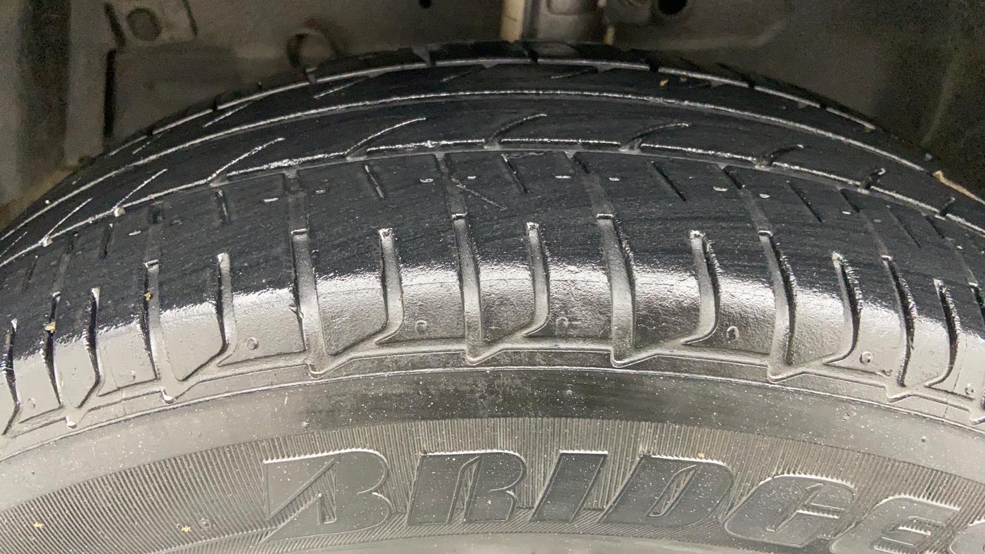 2012 Maruti Swift VXI D, Petrol, Manual, 57,503 km, Left Front Tyre Tread