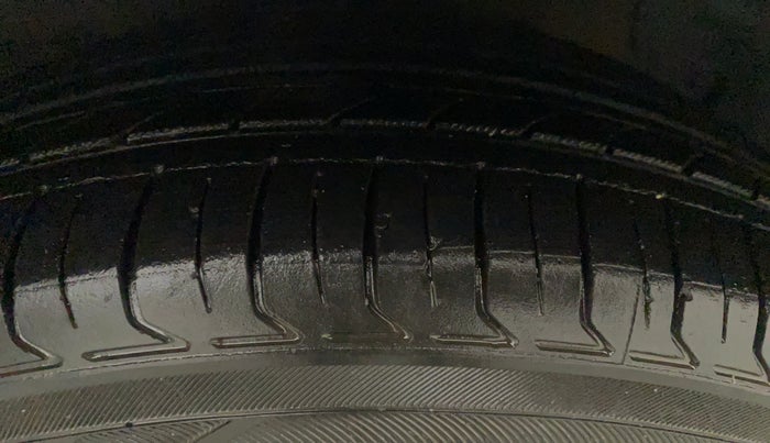 2019 Hyundai NEW SANTRO SPORTZ CNG, CNG, Manual, 77,715 km, Right Front Tyre Tread
