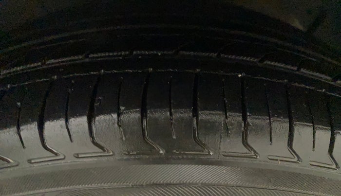 2019 Hyundai NEW SANTRO SPORTZ CNG, CNG, Manual, 77,715 km, Left Front Tyre Tread