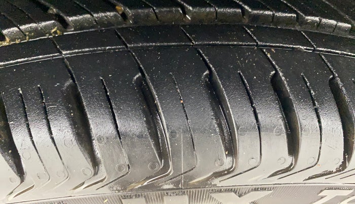 2016 Maruti Baleno ZETA PETROL 1.2, Petrol, Manual, 61,020 km, Left Front Tyre Tread