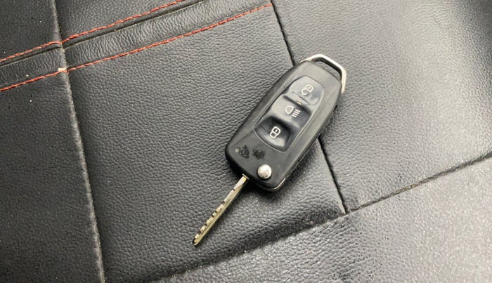 2018 Tata Tiago XT PETROL, Petrol, Manual, 90,040 km, Key Close Up