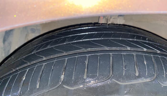 2017 Maruti Ciaz ALPHA  AT 1.4  PETROL, Petrol, Automatic, 47,132 km, Left Front Tyre Tread