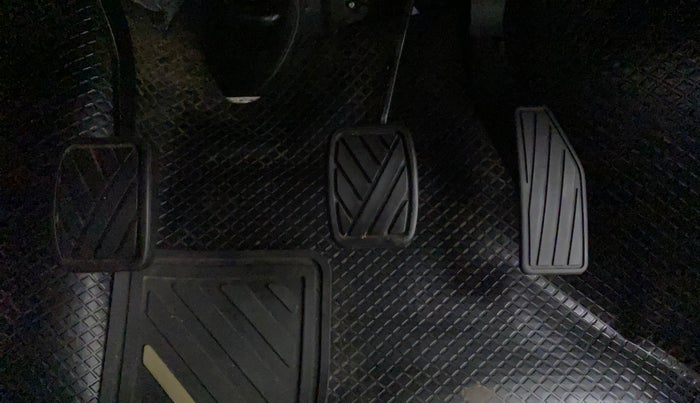 2019 Maruti IGNIS ZETA 1.2, Petrol, Manual, 27,586 km, Pedals