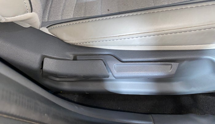 2023 Hyundai GRAND I10 NIOS SPORTZ AMT 1.2 KAPPA VTVT, Petrol, Automatic, 21,903 km, Driver Side Adjustment Panel