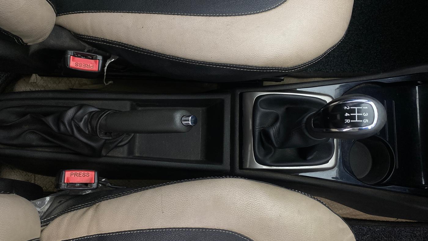 2017 Tata Zest XMS PETROL, Petrol, Manual, 58,615 km, Gear Lever