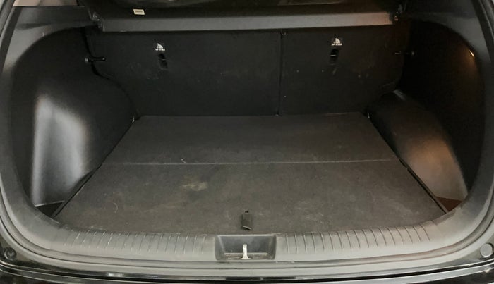 2016 Hyundai Creta SX PLUS AT 1.6 PETROL, Petrol, Automatic, 69,536 km, Boot Inside