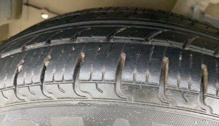 2012 Maruti A Star VXI, Petrol, Manual, 54,627 km, Left Front Tyre Tread