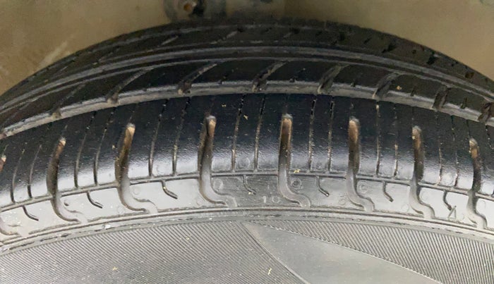 2012 Maruti A Star VXI, Petrol, Manual, 54,627 km, Right Front Tyre Tread