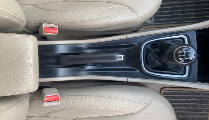 2022 Maruti Ciaz ALPHA 1.5 SHVS PETROL, Petrol, Manual, 20,693 km, Gear Lever