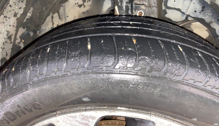 2021 Maruti Baleno ZETA PETROL 1.2, CNG, Manual, 96,223 km, Right Front Tyre Tread