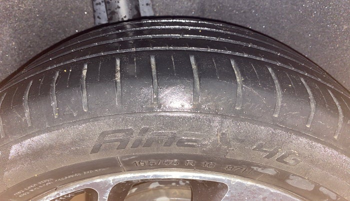 2021 Maruti Baleno ZETA PETROL 1.2, CNG, Manual, 96,223 km, Right Rear Tyre Tread