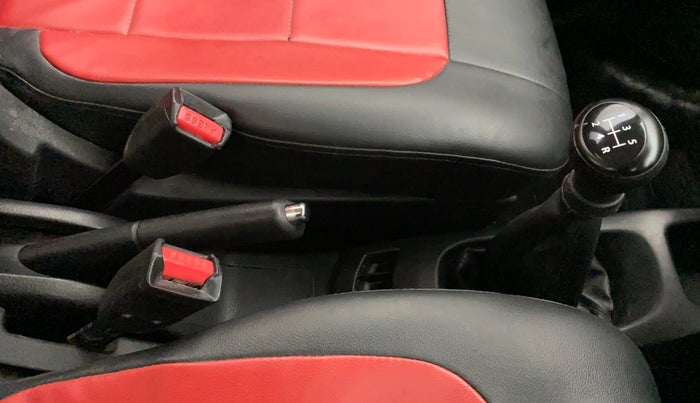 2013 Maruti Wagon R 1.0 VXI, Petrol, Manual, 75,283 km, Gear Lever