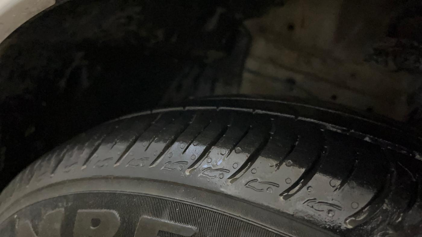 2016 Maruti Ertiga VXI, Petrol, Manual, 96,727 km, Left Front Tyre Tread