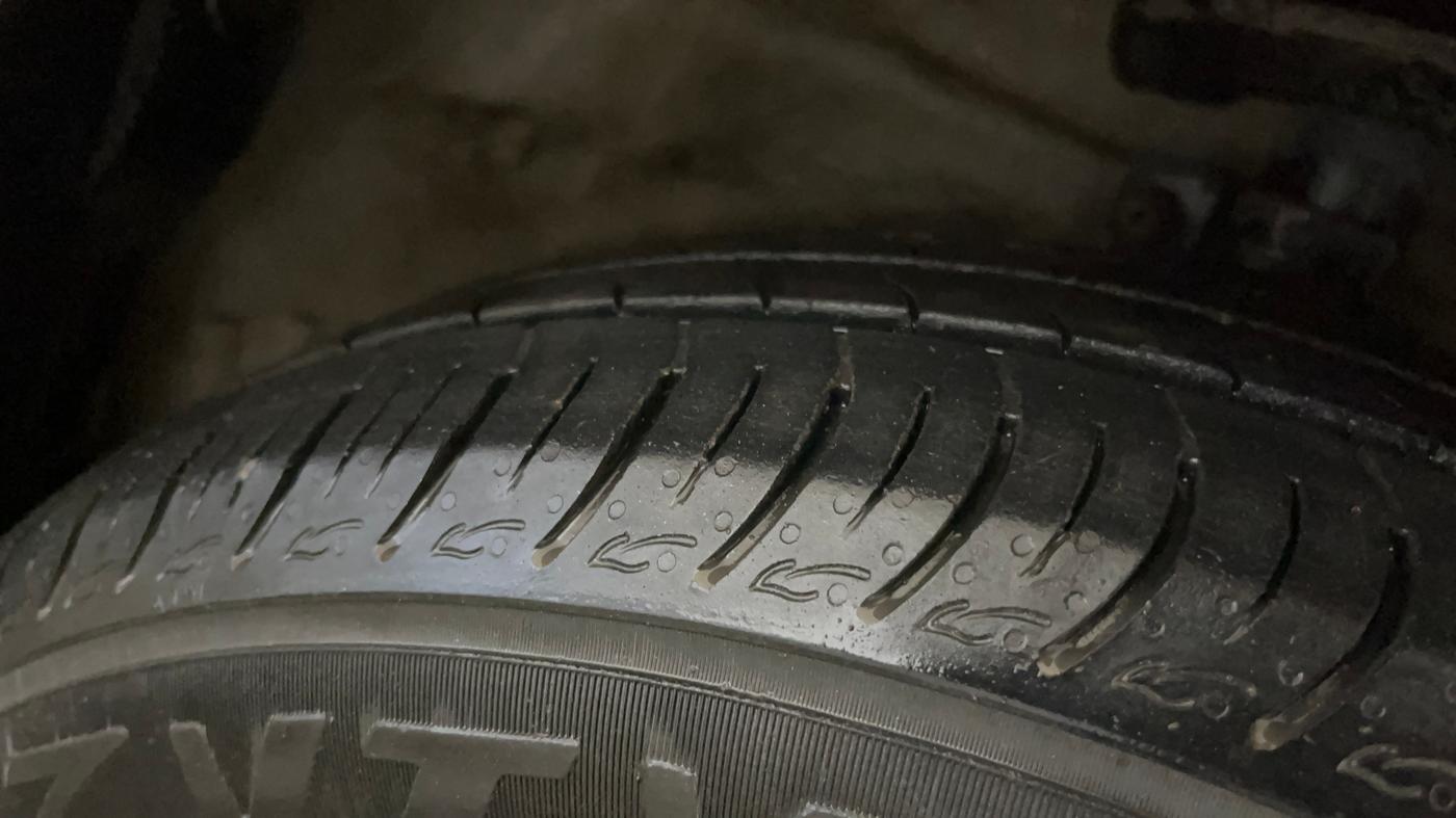 2016 Maruti Ertiga VXI, Petrol, Manual, 96,727 km, Right Front Tyre Tread