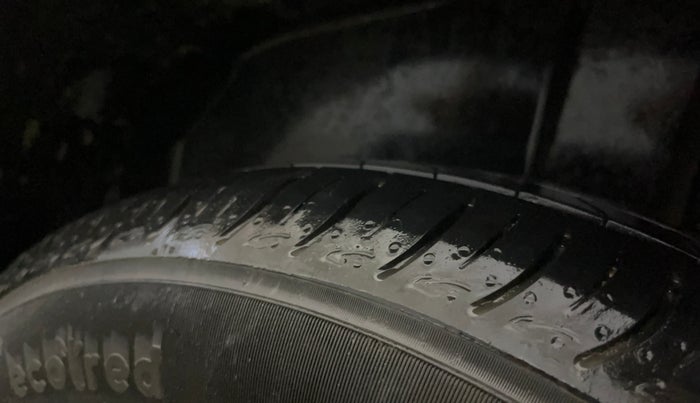 2016 Maruti Ertiga VXI, Petrol, Manual, 96,696 km, Left Rear Tyre Tread