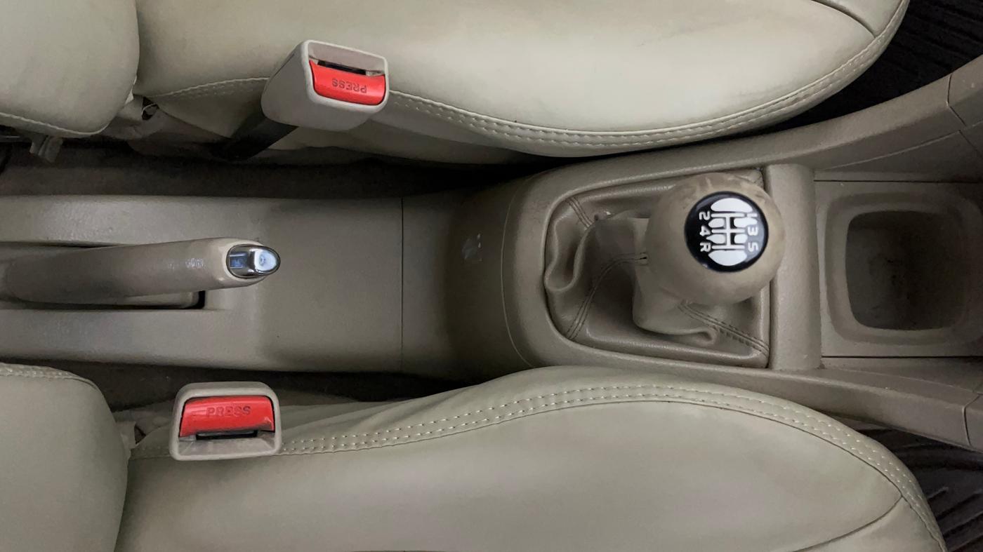 2016 Maruti Ertiga VXI, Petrol, Manual, 96,727 km, Gear Lever