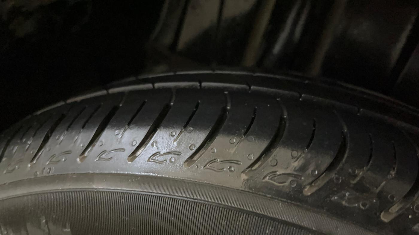 2016 Maruti Ertiga VXI, Petrol, Manual, 96,727 km, Right Rear Tyre Tread