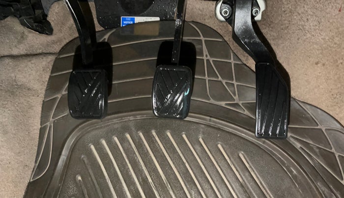 2016 Maruti Ertiga VXI, Petrol, Manual, 96,696 km, Pedals