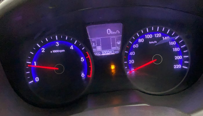 2013 Hyundai i20 ASTA 1.4 CRDI, Diesel, Manual, 1,00,341 km, Instrument cluster - Glass has scratches
