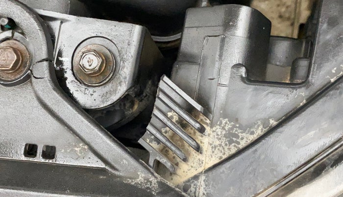 2013 Hyundai i20 ASTA 1.4 CRDI, Diesel, Manual, 1,00,341 km, Left headlight - Clamp has minor damage