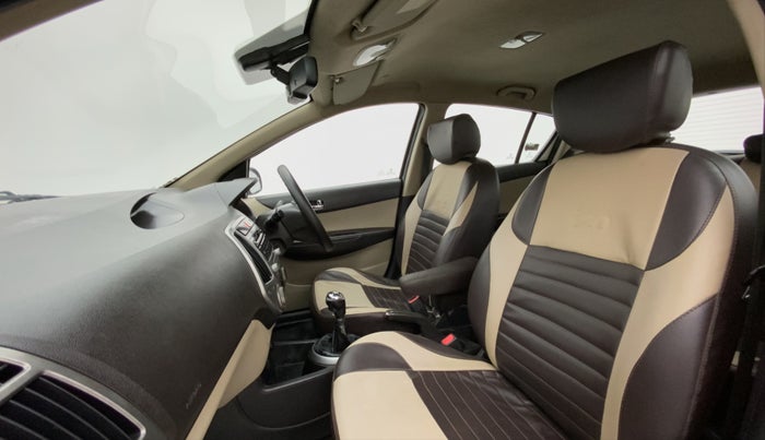 2013 Hyundai i20 ASTA 1.4 CRDI, Diesel, Manual, 1,00,341 km, Right Side Front Door Cabin