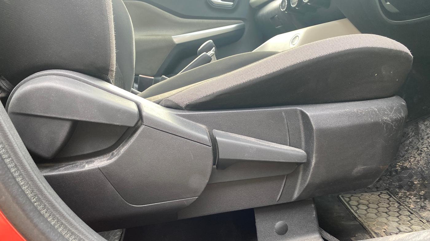 2023 Nissan MAGNITE XV TURBO CVT DUAL TONE, Petrol, Automatic, 31,316 km, Driver Side Adjustment Panel
