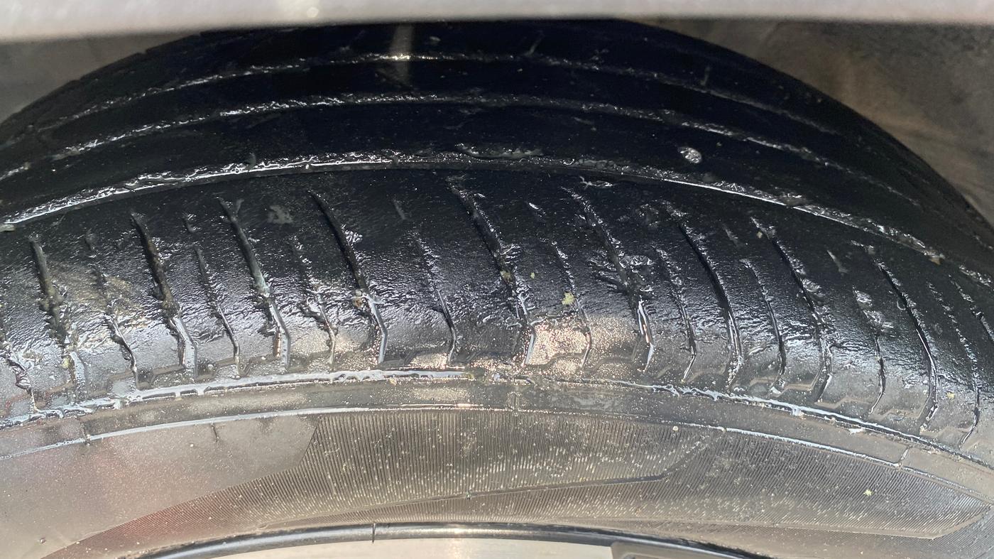 2023 Nissan MAGNITE XV TURBO CVT DUAL TONE, Petrol, Automatic, 31,316 km, Left Front Tyre Tread