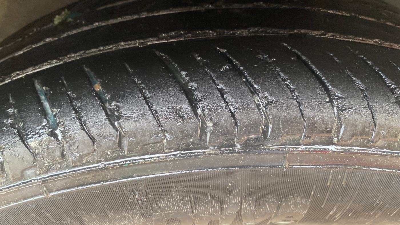2023 Nissan MAGNITE XV TURBO CVT DUAL TONE, Petrol, Automatic, 31,316 km, Right Front Tyre Tread