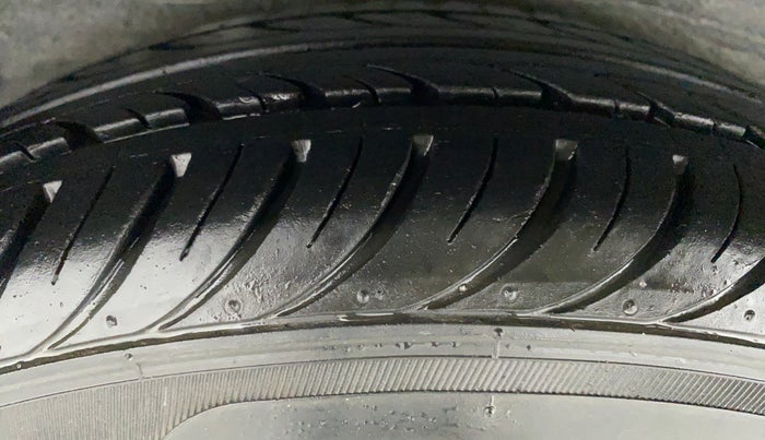 2009 Hyundai i10 MAGNA 1.2, Petrol, Manual, 37,420 km, Right Rear Tyre Tread