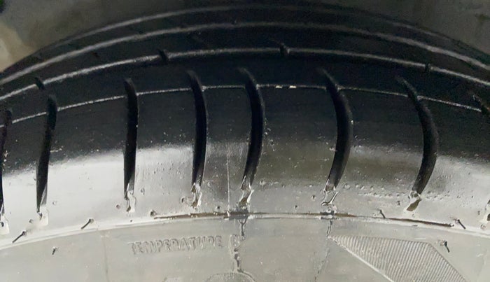 2009 Hyundai i10 MAGNA 1.2, Petrol, Manual, 37,420 km, Left Front Tyre Tread