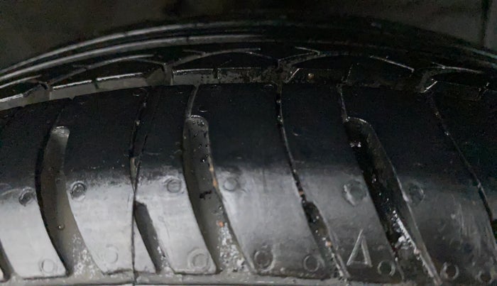 2016 Hyundai Grand i10 ASTA (O) AT 1.2 KAPPA VTVT, Petrol, Automatic, 32,868 km, Right Front Tyre Tread