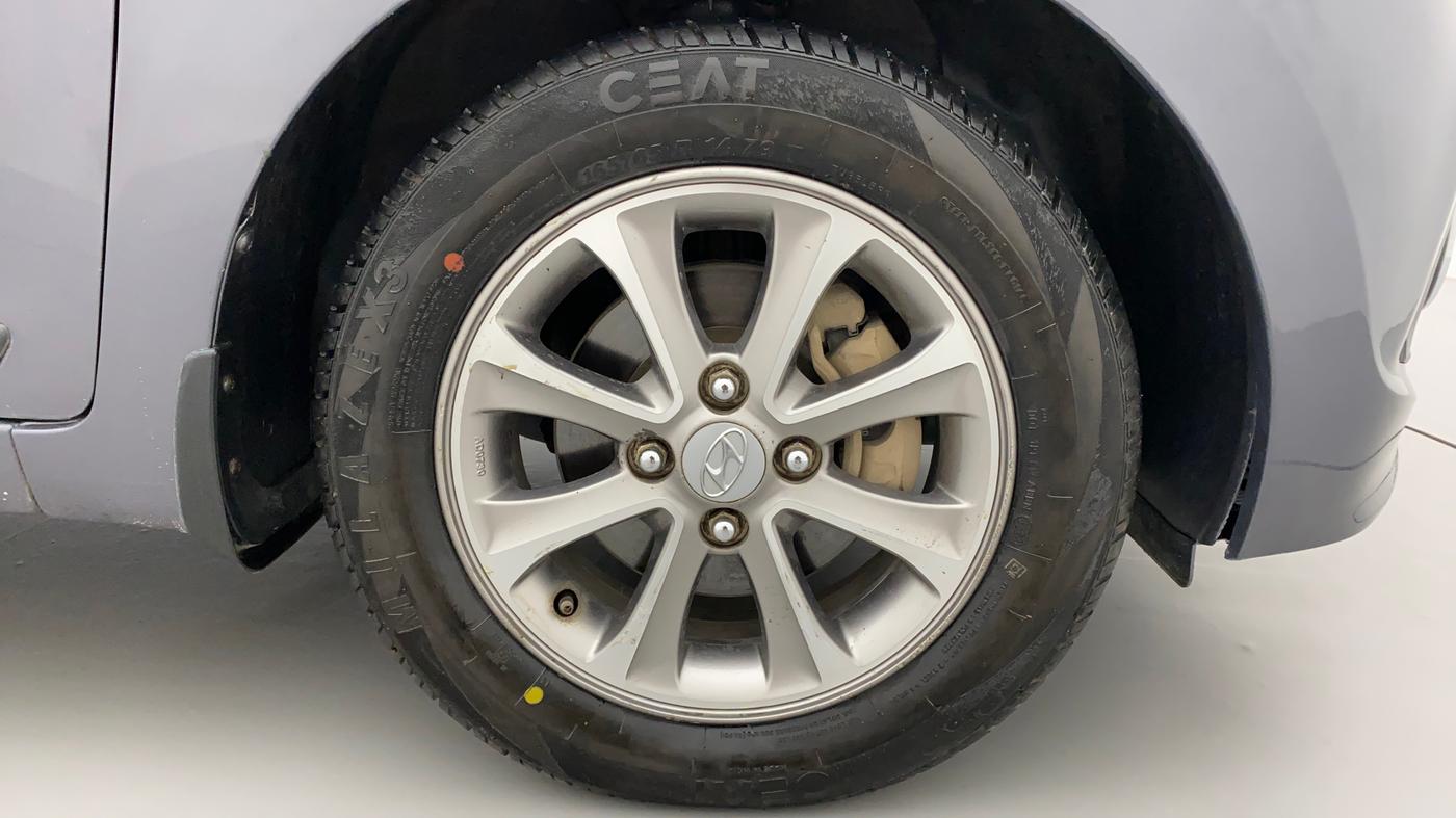 2016 Hyundai Grand i10 ASTA (O) AT 1.2 KAPPA VTVT, Petrol, Automatic, 32,868 km, Right Front Wheel
