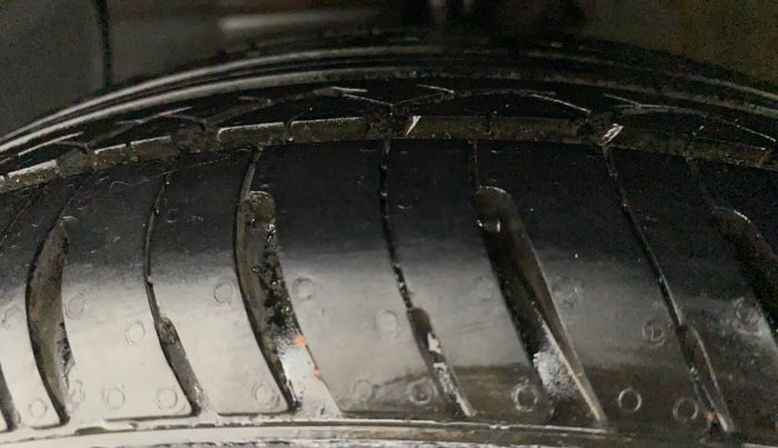 2016 Hyundai Grand i10 ASTA (O) AT 1.2 KAPPA VTVT, Petrol, Automatic, 32,868 km, Left Front Tyre Tread