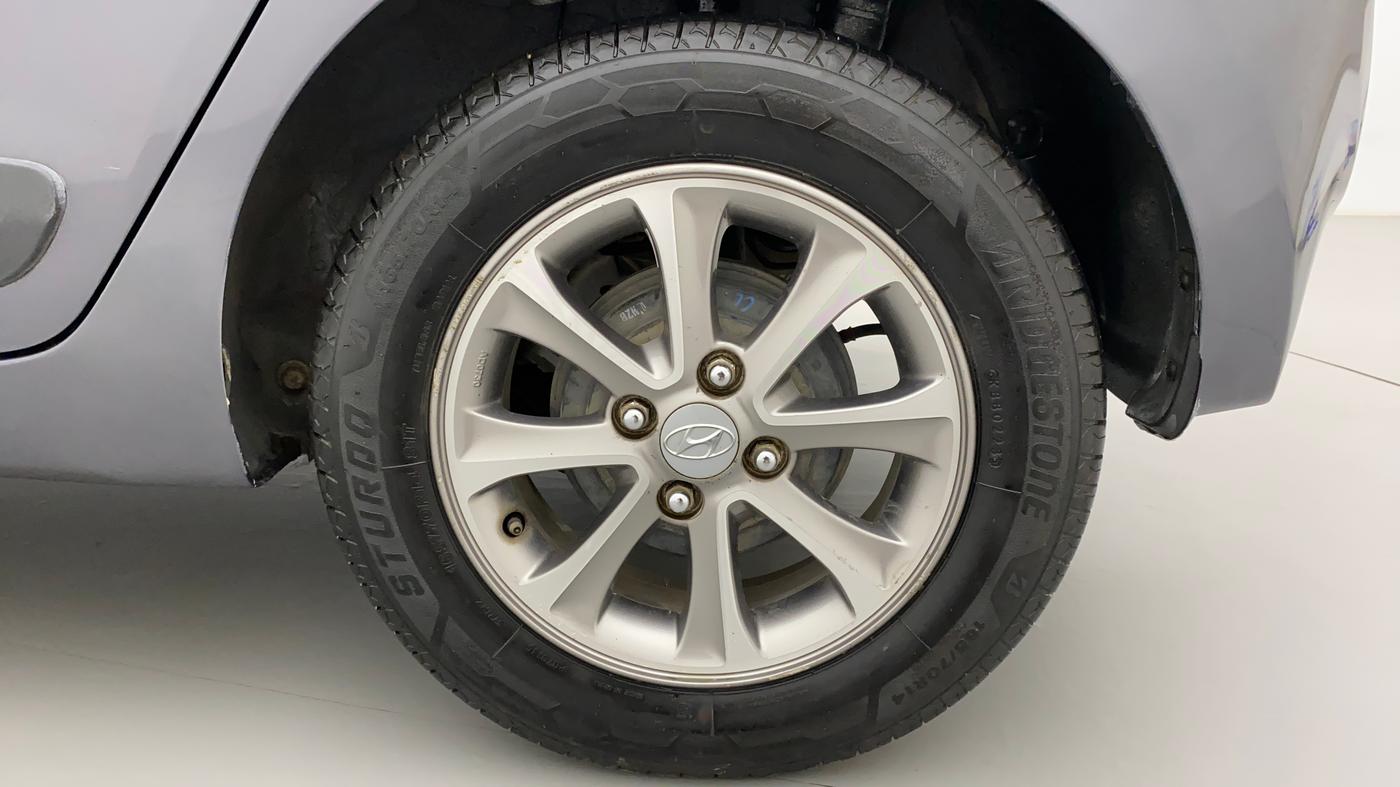 2016 Hyundai Grand i10 ASTA (O) AT 1.2 KAPPA VTVT, Petrol, Automatic, 32,868 km, Left Rear Wheel