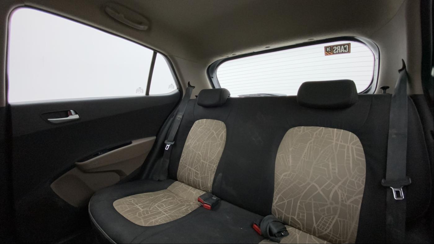 2016 Hyundai Grand i10 ASTA (O) AT 1.2 KAPPA VTVT, Petrol, Automatic, 32,868 km, Right Side Rear Door Cabin