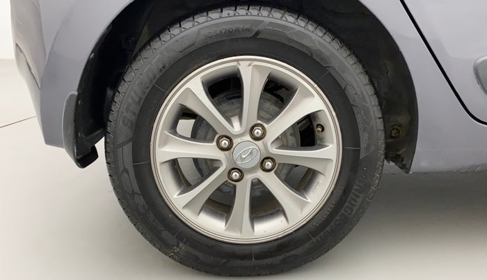 2016 Hyundai Grand i10 ASTA (O) AT 1.2 KAPPA VTVT, Petrol, Automatic, 32,868 km, Right Rear Wheel