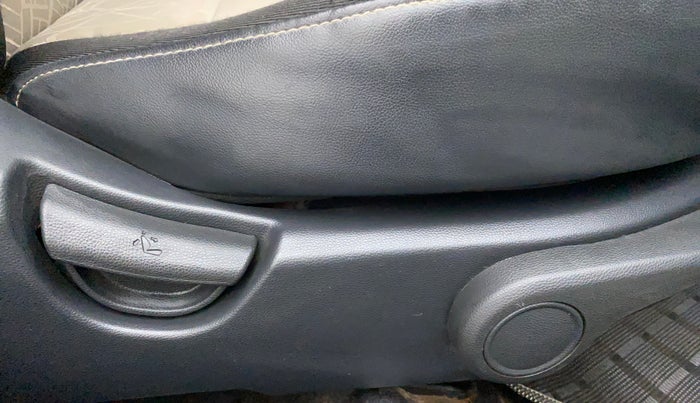 2016 Hyundai Grand i10 ASTA (O) AT 1.2 KAPPA VTVT, Petrol, Automatic, 32,868 km, Driver Side Adjustment Panel