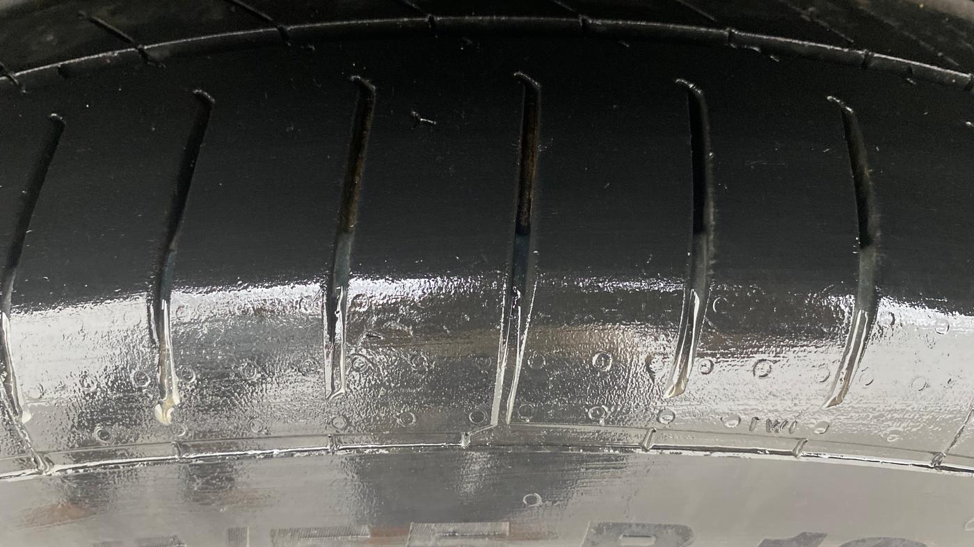 2019 Tata Hexa XTA 4X2 6 STR, Diesel, Automatic, 85,668 km, Right Rear Tyre Tread