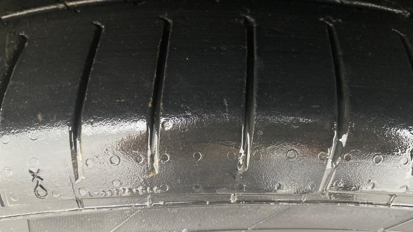 2019 Tata Hexa XTA 4X2 6 STR, Diesel, Automatic, 85,668 km, Left Front Tyre Tread