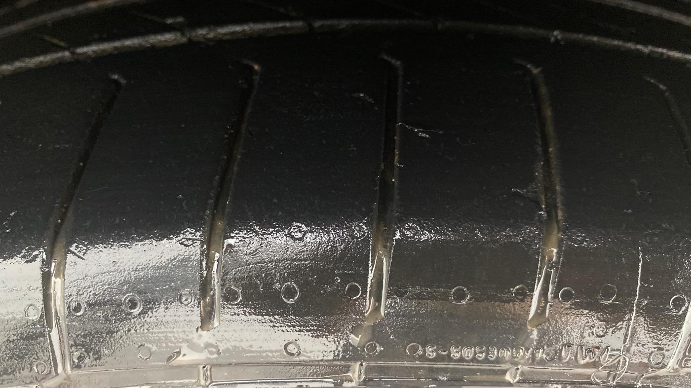 2019 Tata Hexa XTA 4X2 6 STR, Diesel, Automatic, 85,668 km, Right Front Tyre Tread