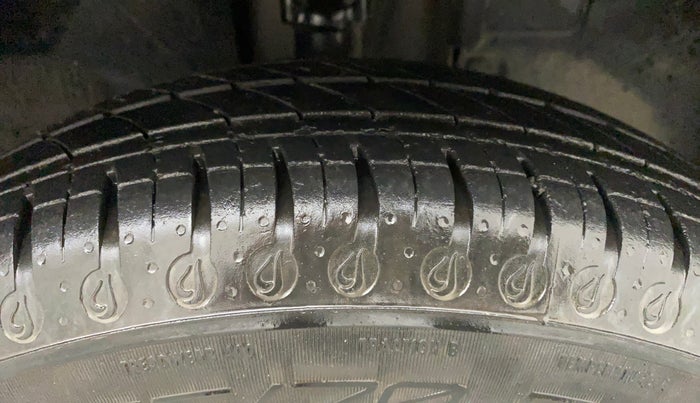 2021 Renault Kwid RXT 1.0 (O), Petrol, Manual, 34,609 km, Right Front Tyre Tread