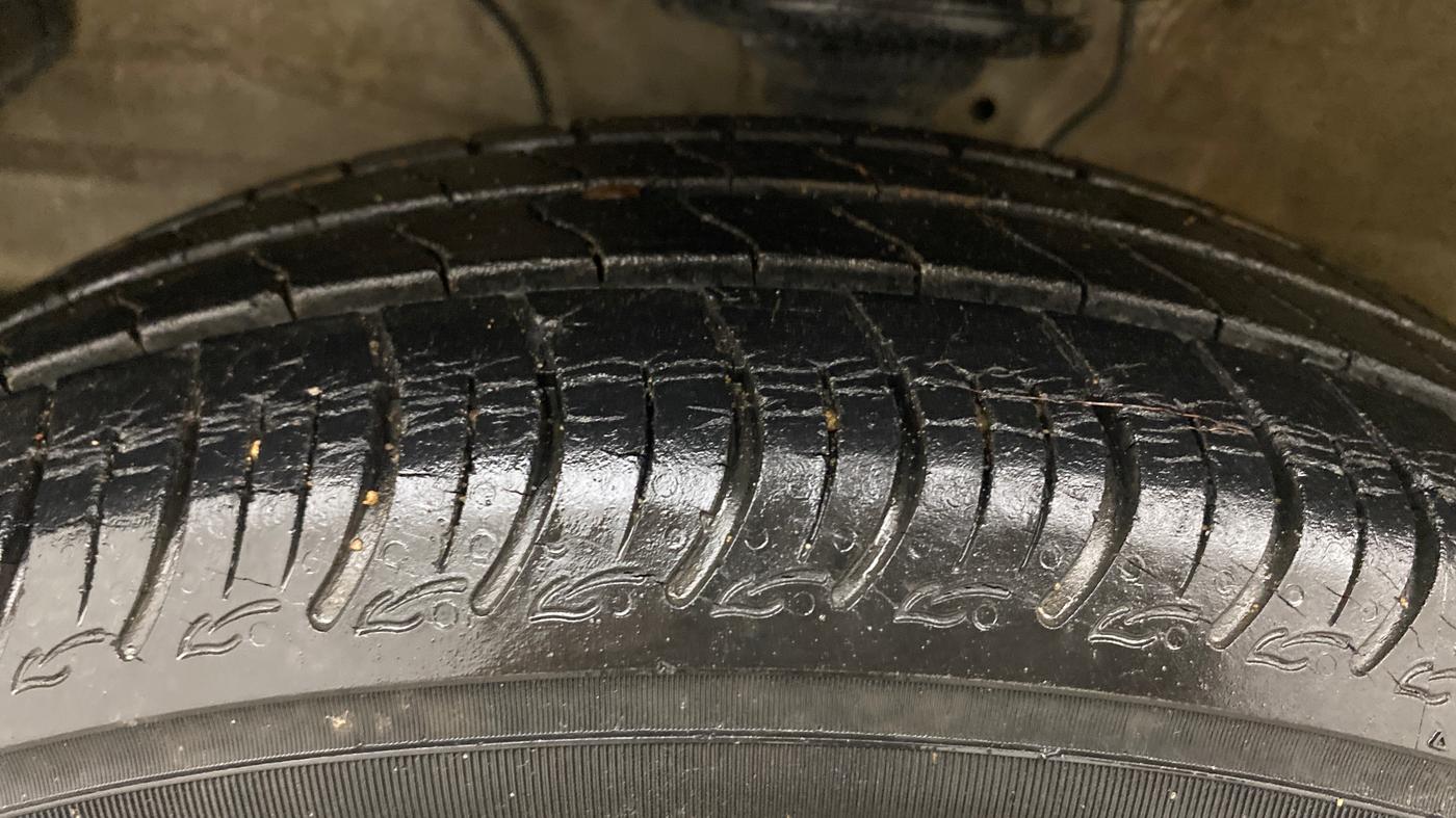 2020 Maruti S PRESSO VXI AMT, Petrol, Automatic, 25,442 km, Left Front Tyre Tread