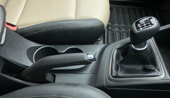 2019 Hyundai Verna 1.6 SX VTVT (O), Petrol, Manual, 65,718 km, Gear Lever